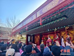 (新春走基层)当春节遇见《红楼梦》:大观园庙会演绎沉浸式贺新春